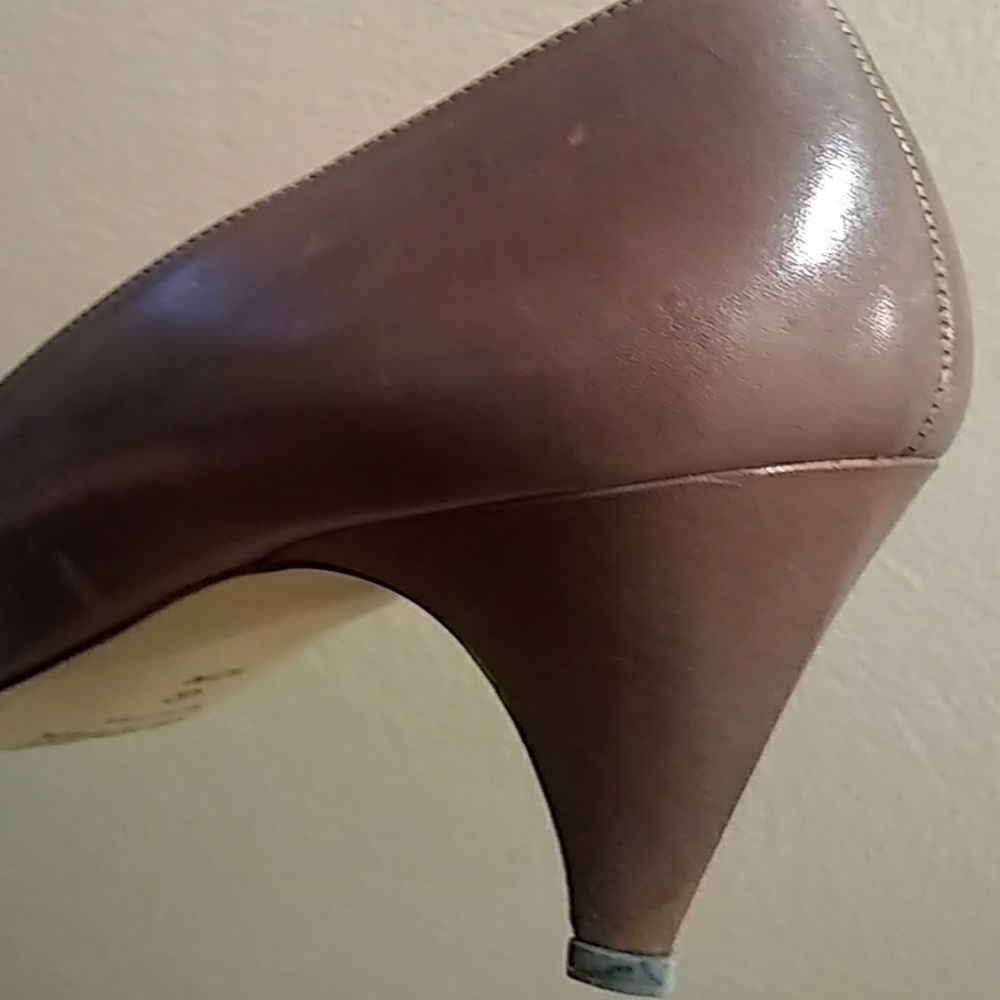 Shoes - Picture 6 of 8